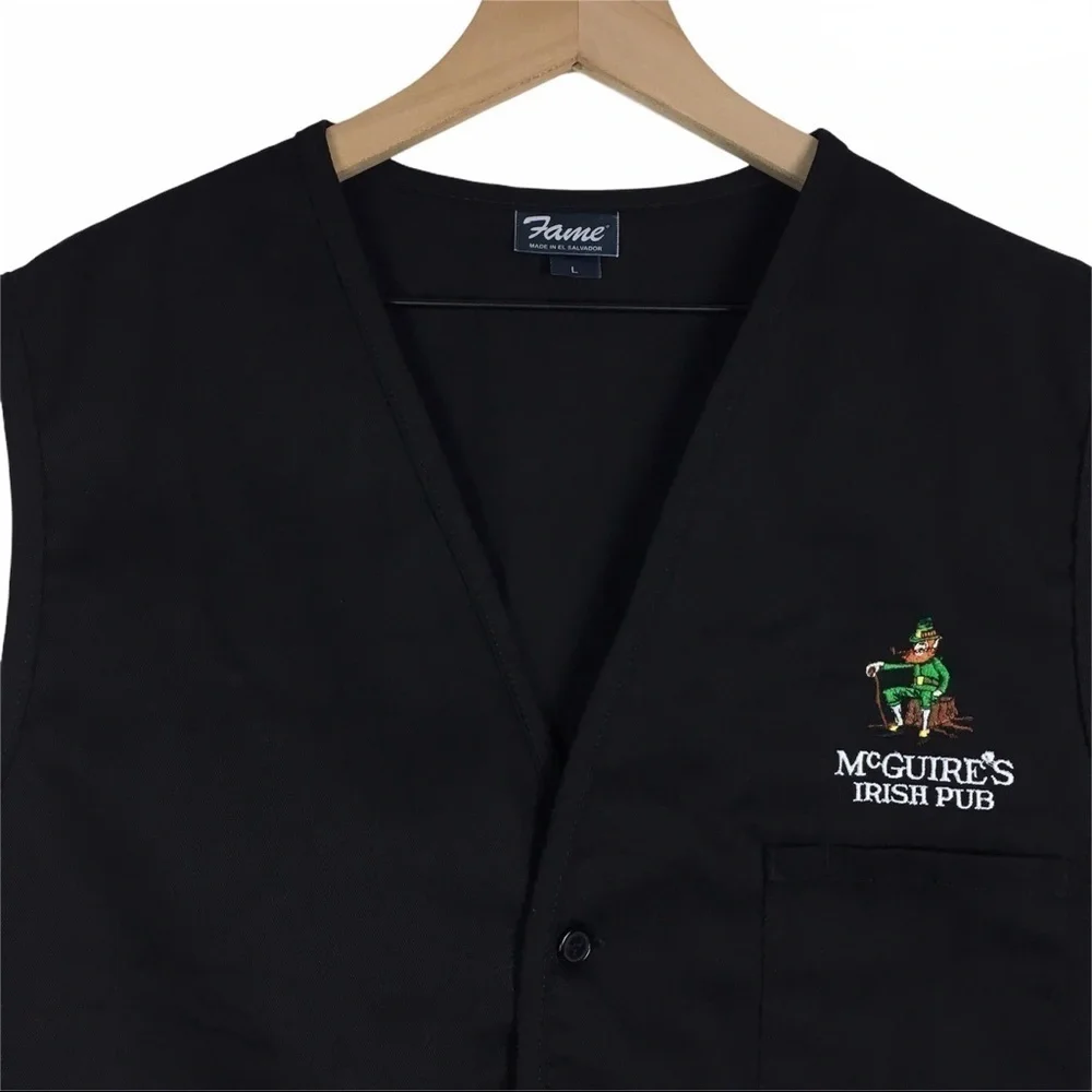 MCGUIRE’S IRISH PUB Vest Staff Waiter Embroidered Novelty Leprechaun Size Large